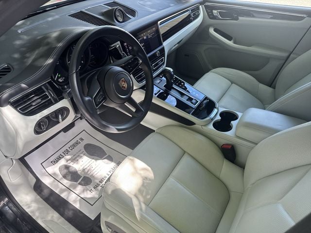 2025 Porsche Macan Base