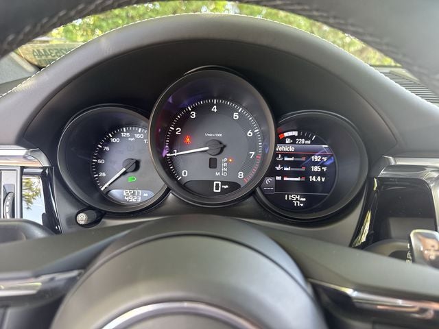 2025 Porsche Macan Base