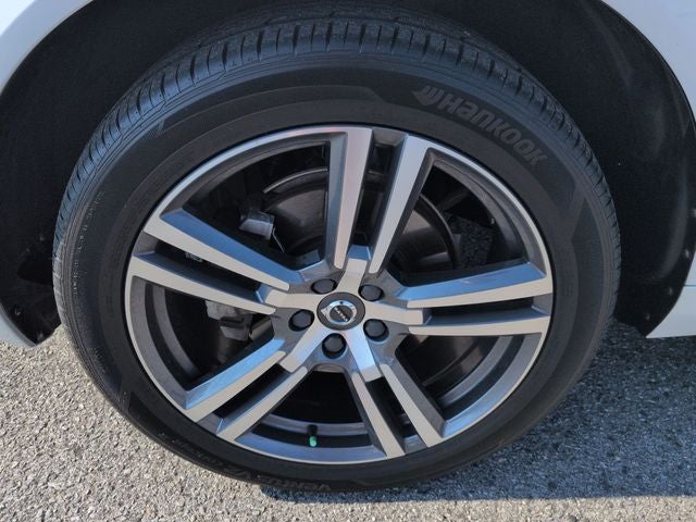 2021 Volvo XC60 T5 Momentum