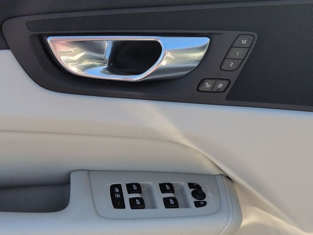 2021 Volvo XC60 T5 Momentum