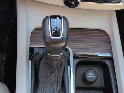 2021 Volvo XC60 T5 Momentum
