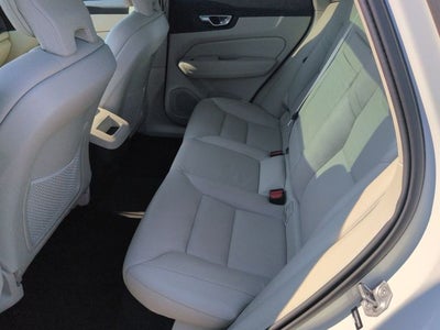 2021 Volvo XC60 T5 Momentum