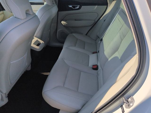 2021 Volvo XC60 T5 Momentum