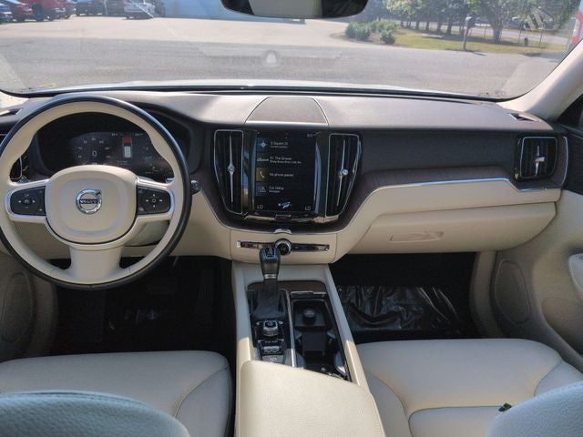 2021 Volvo XC60 T5 Momentum