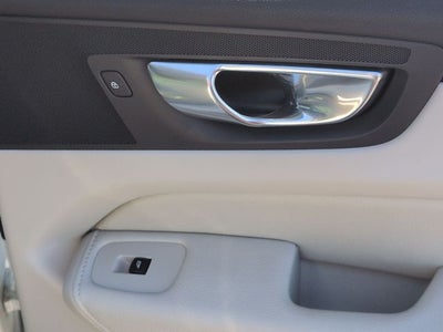2021 Volvo XC60 T5 Momentum