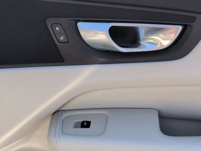 2021 Volvo XC60 T5 Momentum