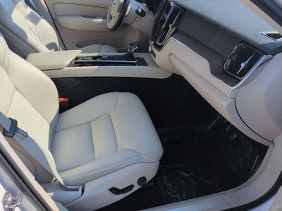 2021 Volvo XC60 T5 Momentum