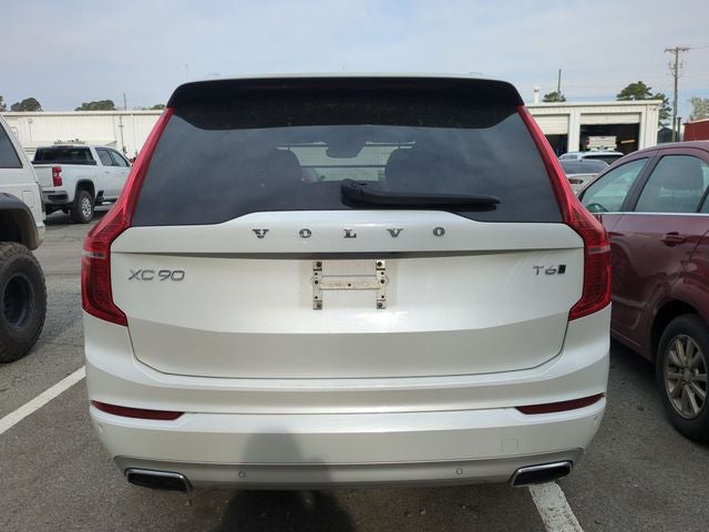 2021 Volvo XC90 T6 Momentum