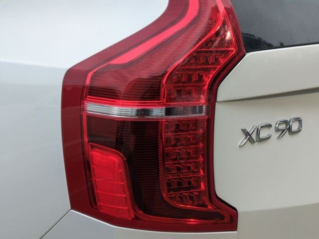 2021 Volvo XC90 T6 Momentum