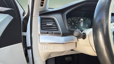 2017 Volvo XC90 T6 Momentum