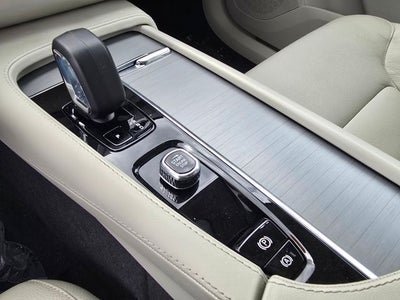 2023 Volvo XC90 B5 Core