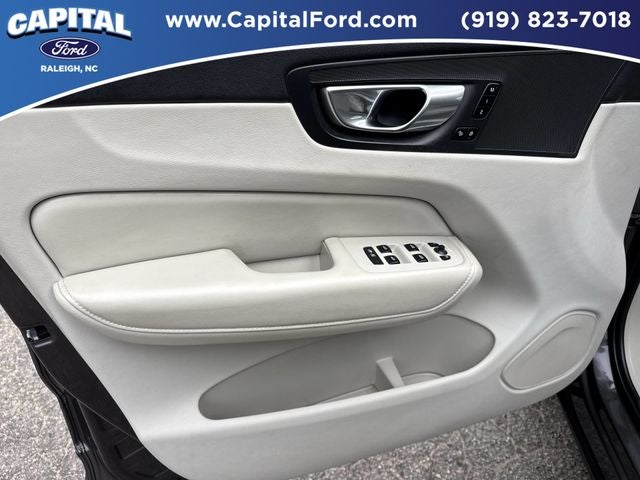 2024 Volvo XC60 B5 Plus Dark Theme