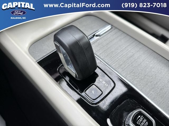 2024 Volvo XC60 B5 Plus Dark Theme