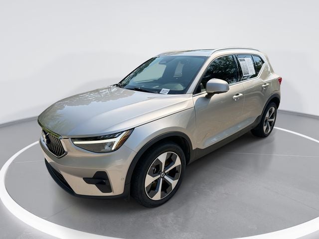 2024 Volvo XC40 B5 Plus Bright Theme