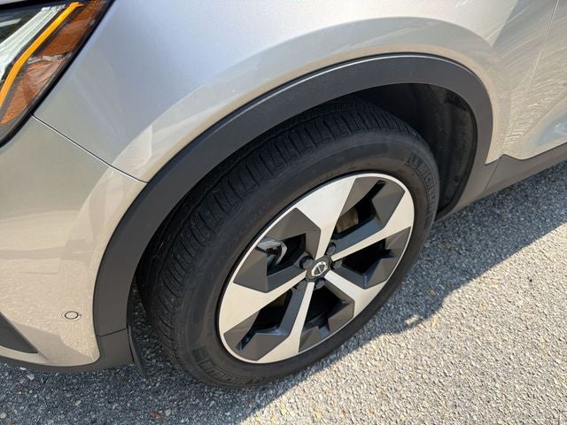 2024 Volvo XC40 B5 Plus Bright Theme