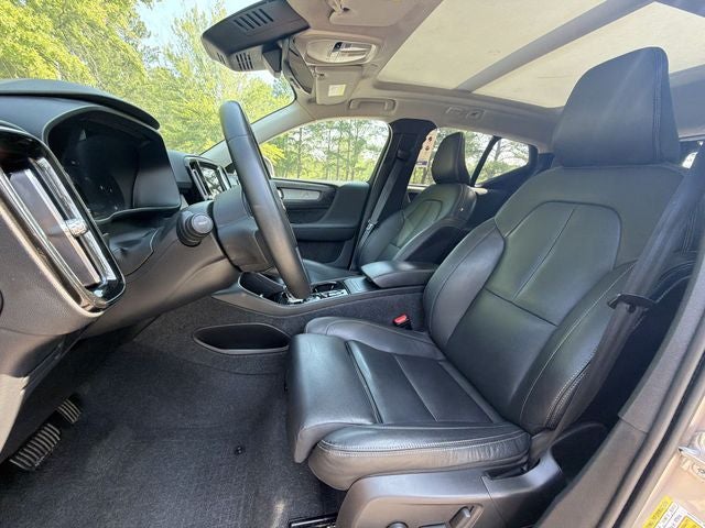 2024 Volvo XC40 B5 Plus Bright Theme