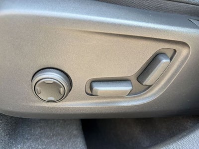 2024 Volvo XC40 B5 Plus Bright Theme