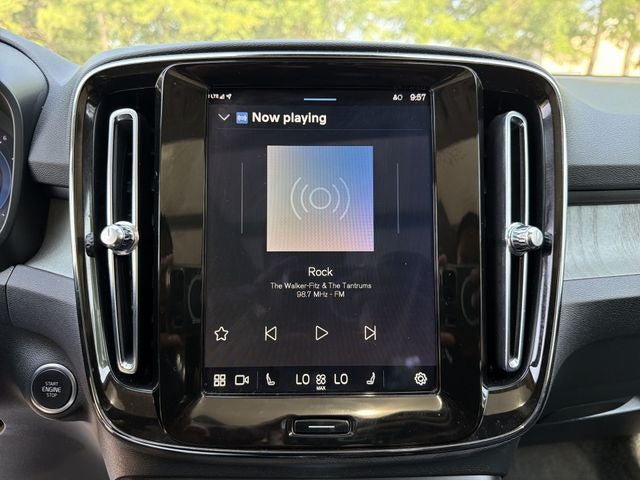 2024 Volvo XC40 B5 Plus Bright Theme