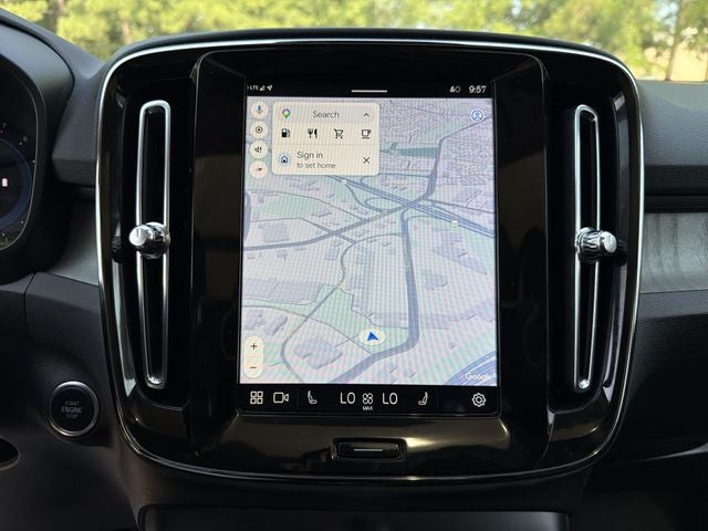 2024 Volvo XC40 B5 Plus Bright Theme