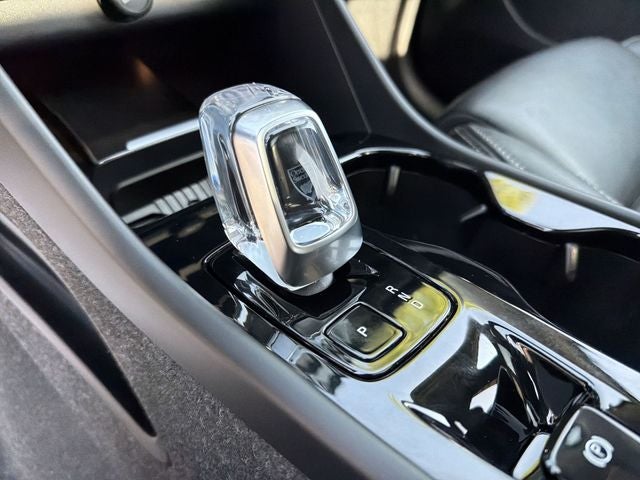 2024 Volvo XC40 B5 Plus Bright Theme