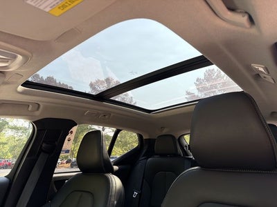 2024 Volvo XC40 B5 Plus Bright Theme