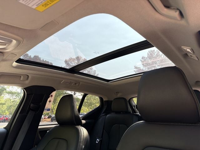 2024 Volvo XC40 B5 Plus Bright Theme