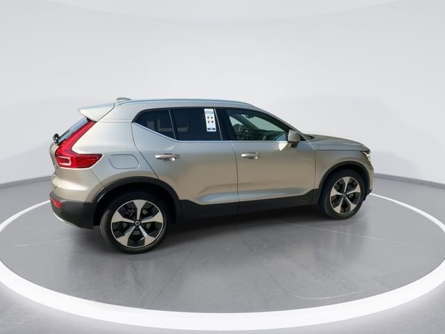 2024 Volvo XC40 B5 Plus Bright Theme