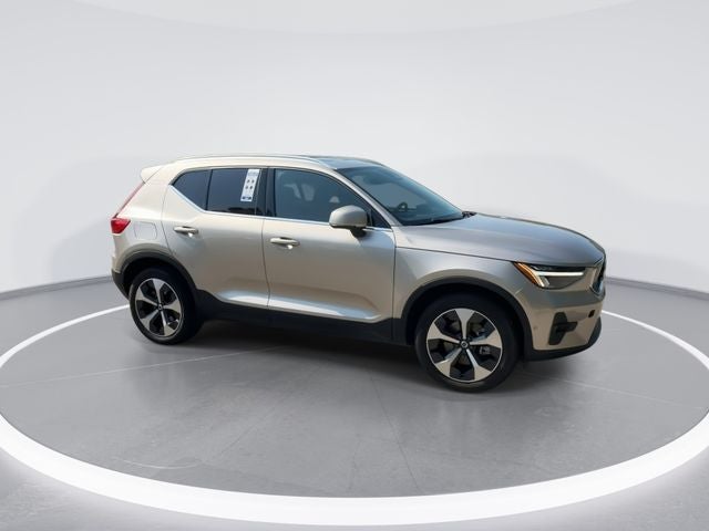 2024 Volvo XC40 B5 Plus Bright Theme