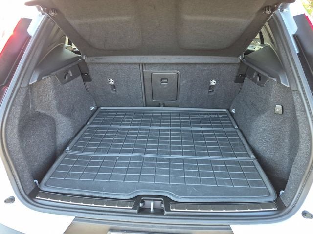 2024 Volvo XC40 B5 Plus Bright Theme