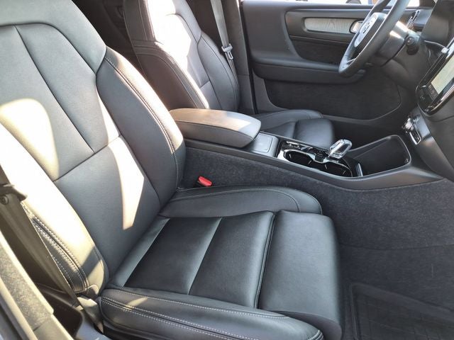 2024 Volvo XC40 B5 Plus Bright Theme