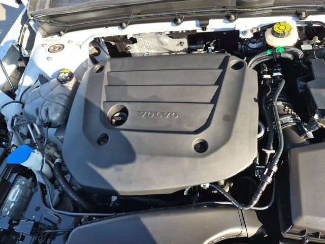 2024 Volvo XC40 B5 Plus Bright Theme