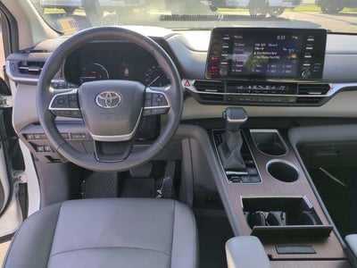 2023 Toyota Sienna XLE 8 Passenger