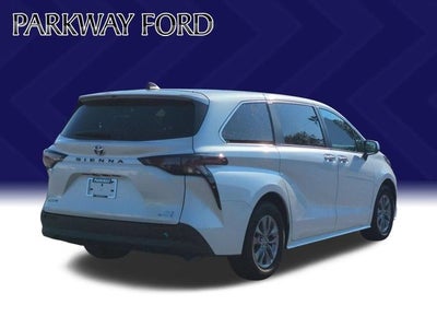 2023 Toyota Sienna XLE 8 Passenger