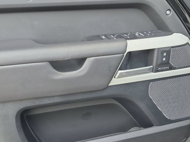 2024 Land Rover Defender 110 SE