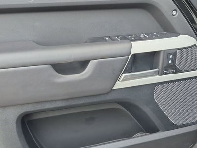 2024 Land Rover Defender 110 SE